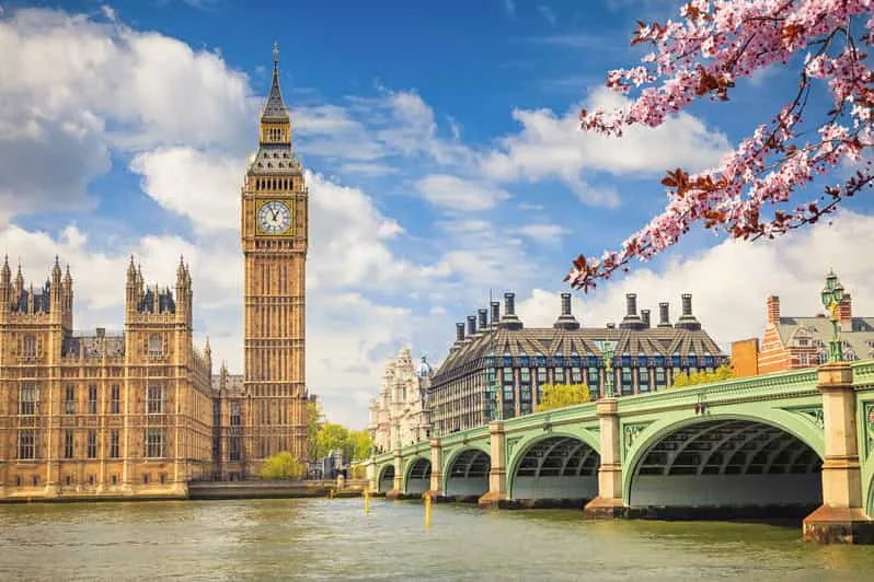 Chuyến du thuyền tham quan sông Thames ở London có thể lên xuống tùy ý với bình luận trực tiếp