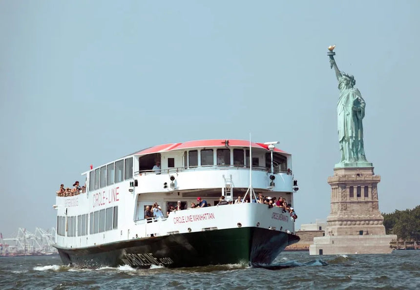 New York City Boat Tour with Manhattan Skyline and Statue of Liberty Views