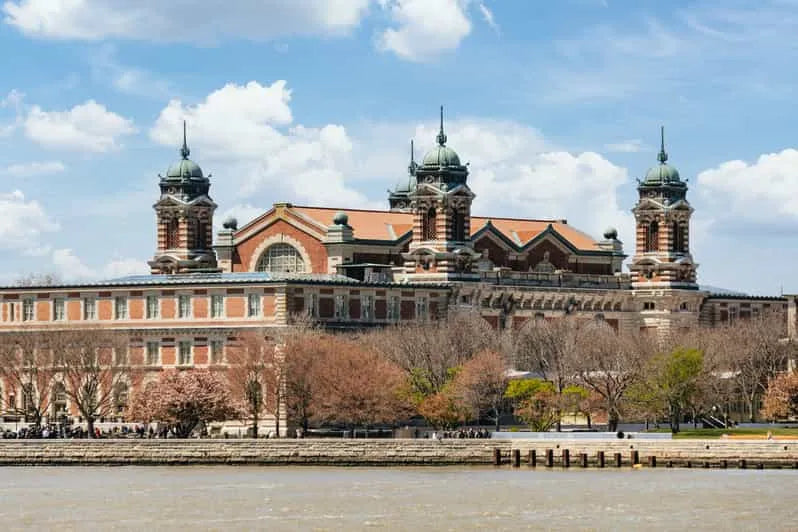 New York City Boat Tour with Manhattan Skyline and Statue of Liberty Views