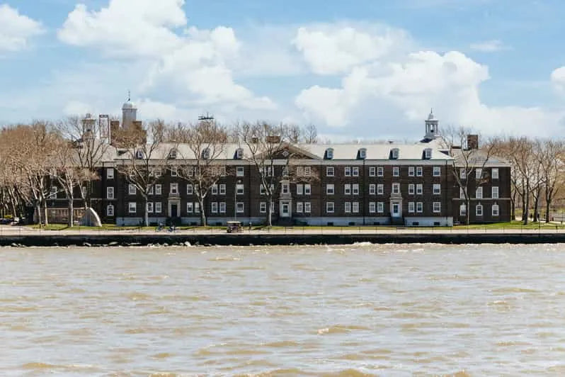 New York City Boat Tour with Manhattan Skyline and Statue of Liberty Views