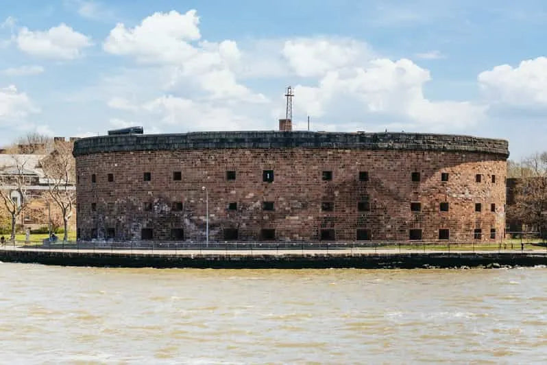 New York City Boat Tour with Manhattan Skyline and Statue of Liberty Views