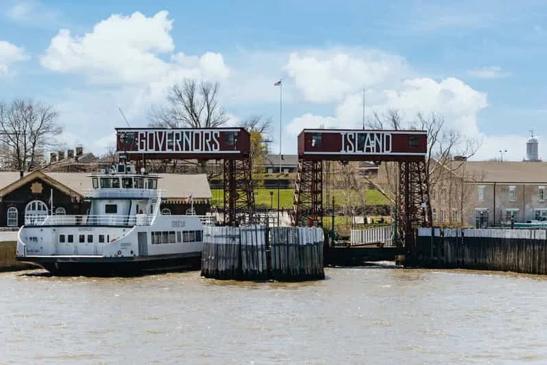 New York City Boat Tour with Manhattan Skyline and Statue of Liberty Views