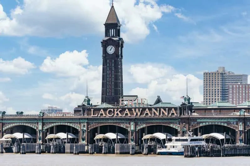 New York City Boat Tour with Manhattan Skyline and Statue of Liberty Views