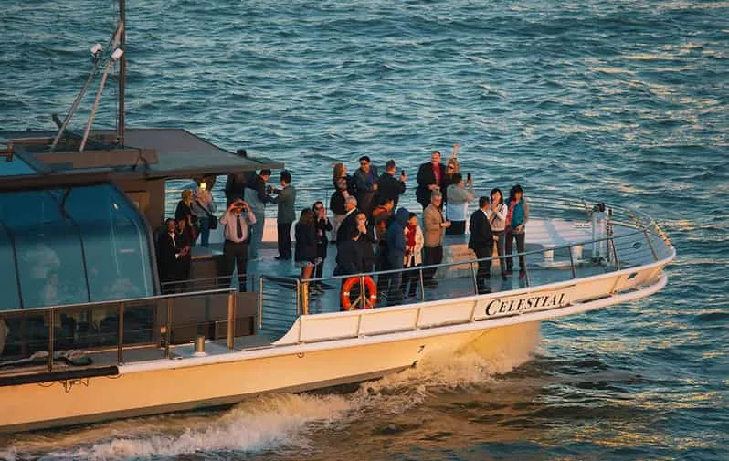 New York-i városi látványosságokkal és élő narrációval kísért brunch, ebéd vagy vacsora hajóút