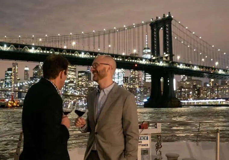 New York-i városi látványosságokkal és élő narrációval kísért brunch, ebéd vagy vacsora hajóút