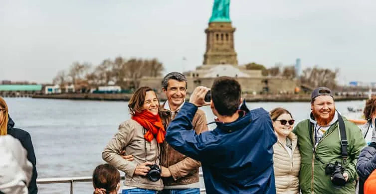 New York City teljes sziget körüli városnéző hajóút a Szabadság-szoborral
