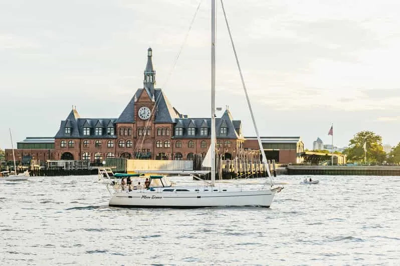 New York-i naplemente jachtkörút lenyűgöző Manhattan panorámával
