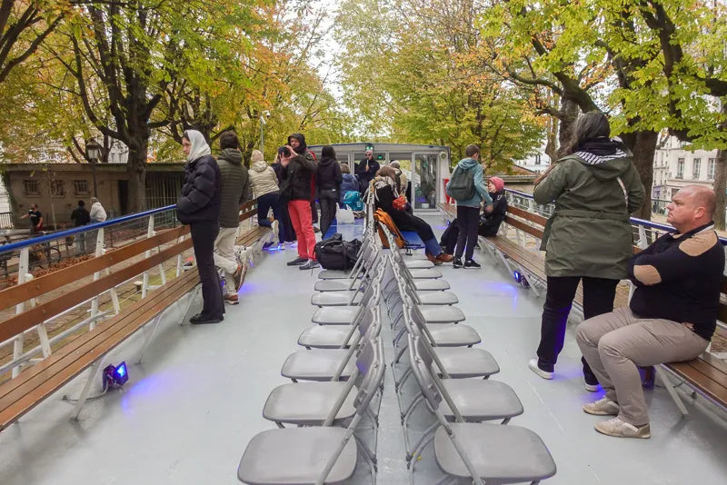 Chuyến du thuyền tham quan Kênh St. Martin ở Paris với bình luận trực tiếp