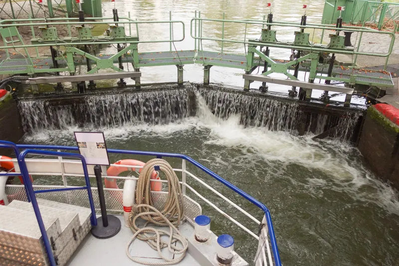 Chuyến du thuyền tham quan Kênh St. Martin ở Paris với bình luận trực tiếp