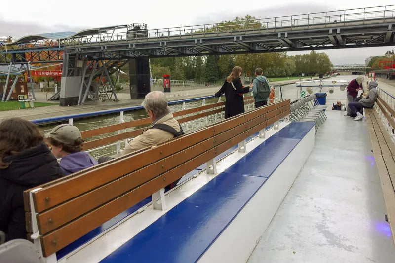 Chuyến du thuyền tham quan Kênh St. Martin ở Paris với bình luận trực tiếp