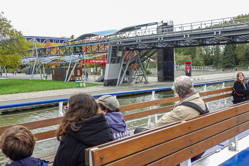 Chuyến du thuyền tham quan Kênh St. Martin ở Paris với bình luận trực tiếp