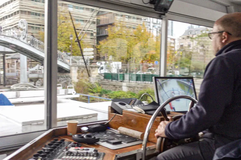 Chuyến du thuyền tham quan Kênh St. Martin ở Paris với bình luận trực tiếp