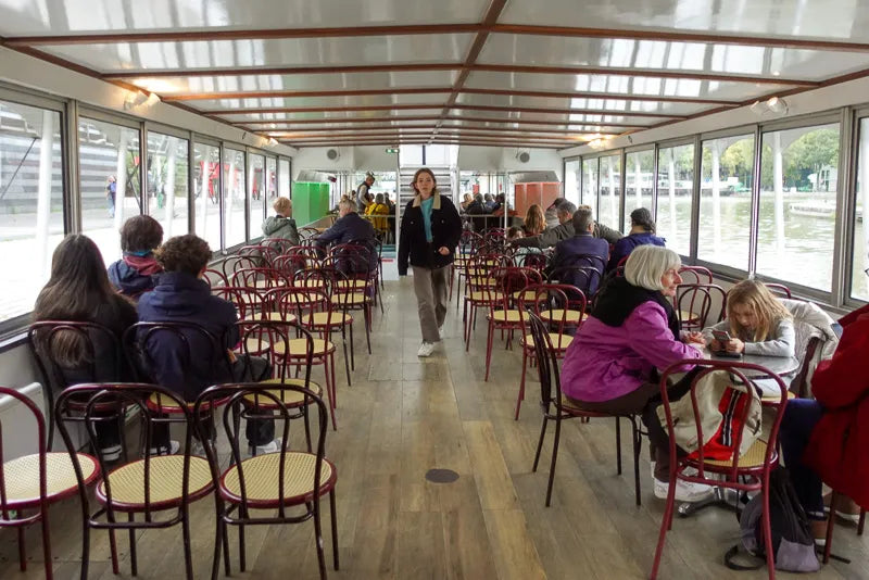 Chuyến du thuyền tham quan Kênh St. Martin ở Paris với bình luận trực tiếp