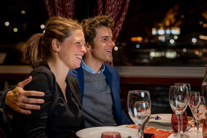 Croisière dîner 3 plats à Paris avec musique live