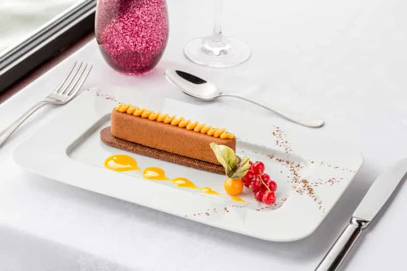 Croisière dîner 3 plats à Paris avec musique live