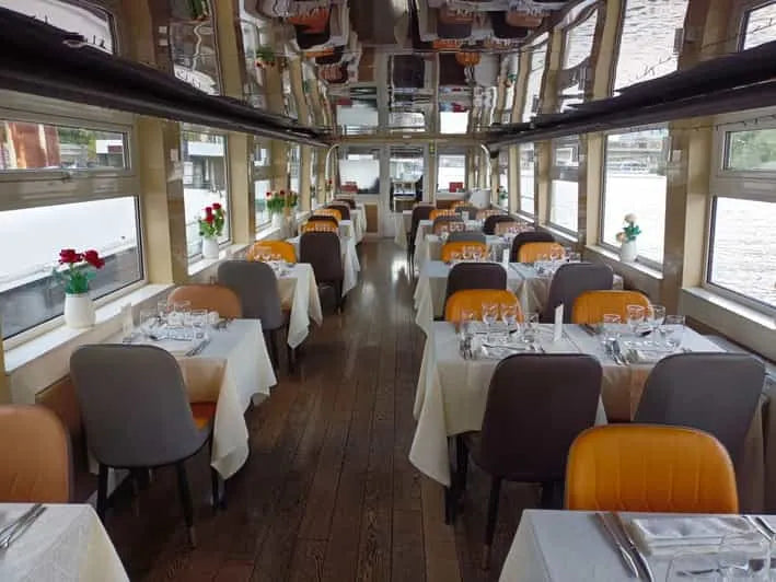 Croisière dîner à Paris depuis la Tour Eiffel