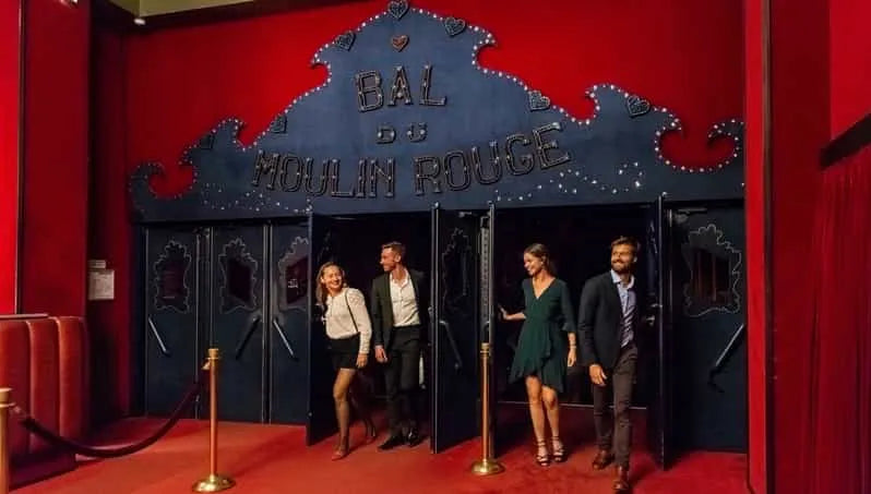 Chuyến du thuyền ăn tối Paris với chương trình biểu diễn Moulin Rouge