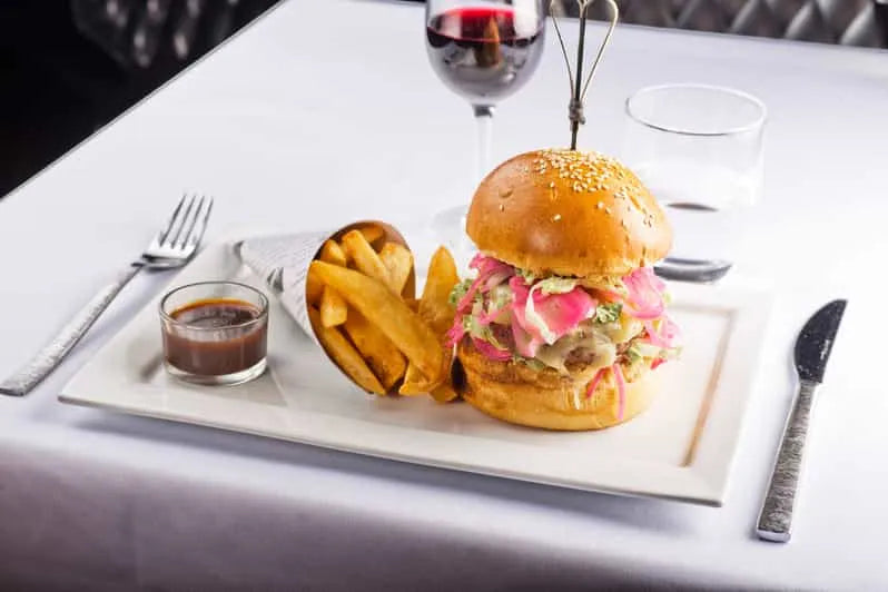 Croazieră pe râu pentru prânz și vizitare a obiectivelor turistice în Paris