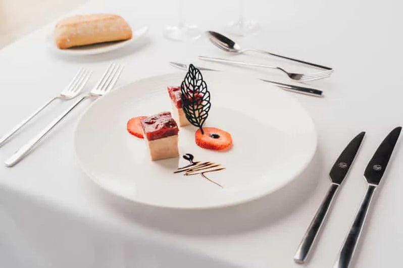 पेरिस न्यू ईयर ईव विशेष डिनर क्रूज सेइन नदी पर