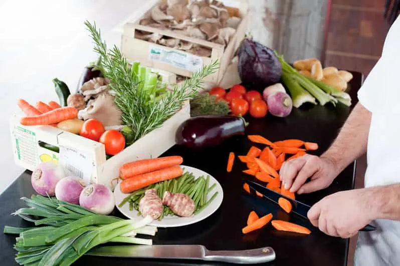 पेरिस न्यू ईयर ईव विशेष डिनर क्रूज सेइन नदी पर