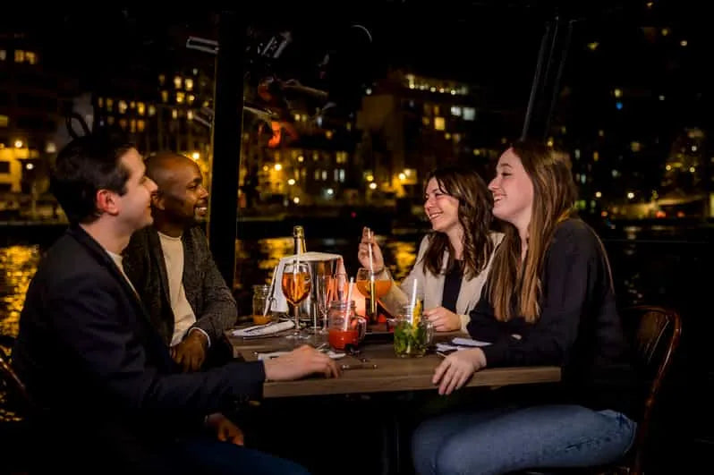 Bữa tối đón giao thừa ở Paris trên sông Seine