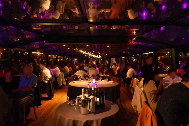 Bữa tối đón giao thừa ở Paris trên sông Seine