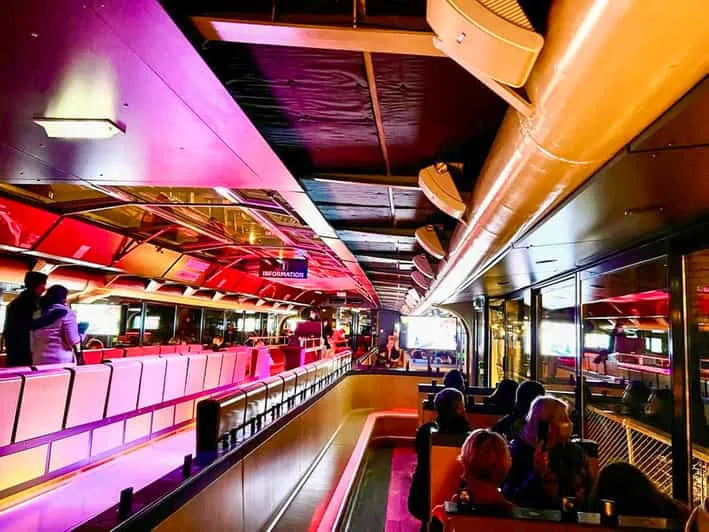 पेरिस नाइट साईटसीइंग रिवर क्रूज ऑडियो गाइड और वफ़ल्स के साथ