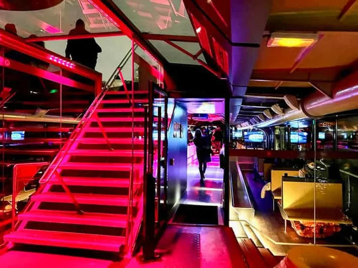 पेरिस नाइट साईटसीइंग रिवर क्रूज ऑडियो गाइड और वफ़ल्स के साथ