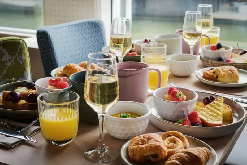 Crociera romantica di 3 portate a Parigi