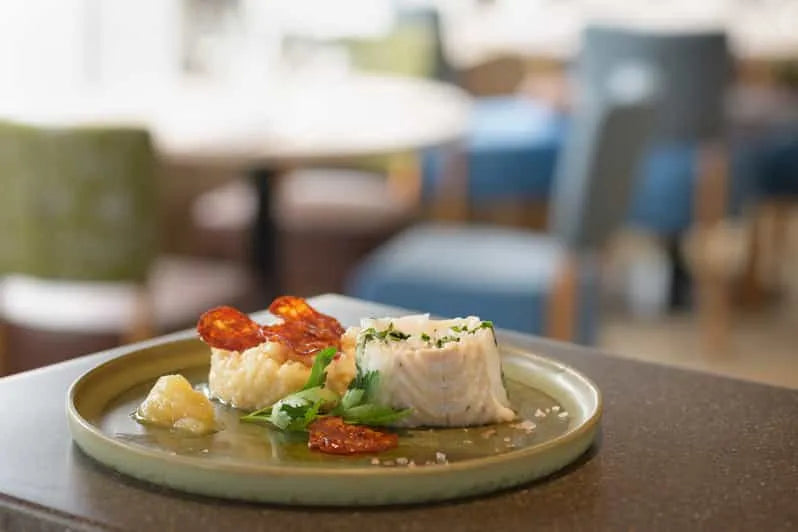 Crociera romantica di 3 portate a Parigi