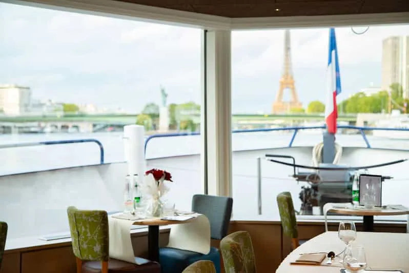 Crociera romantica di 3 portate a Parigi