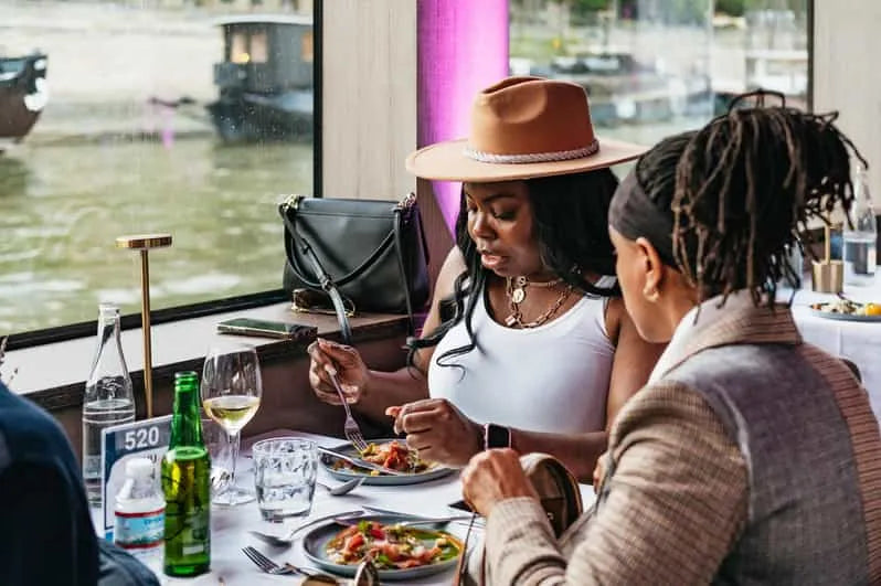 Croisière Dîner 3-Courses à Paris avec Cuisine Gourmande (Le Diamant Bleu)