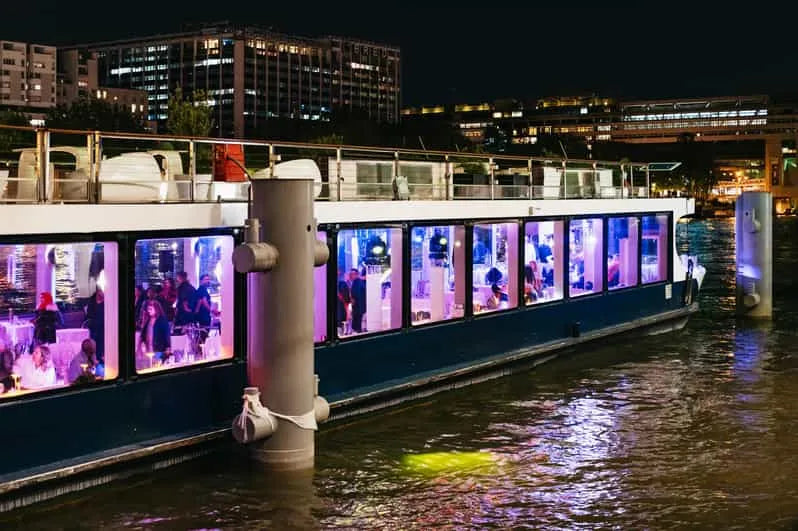 Croisière Dîner 3-Courses à Paris avec Cuisine Gourmande (Le Diamant Bleu)