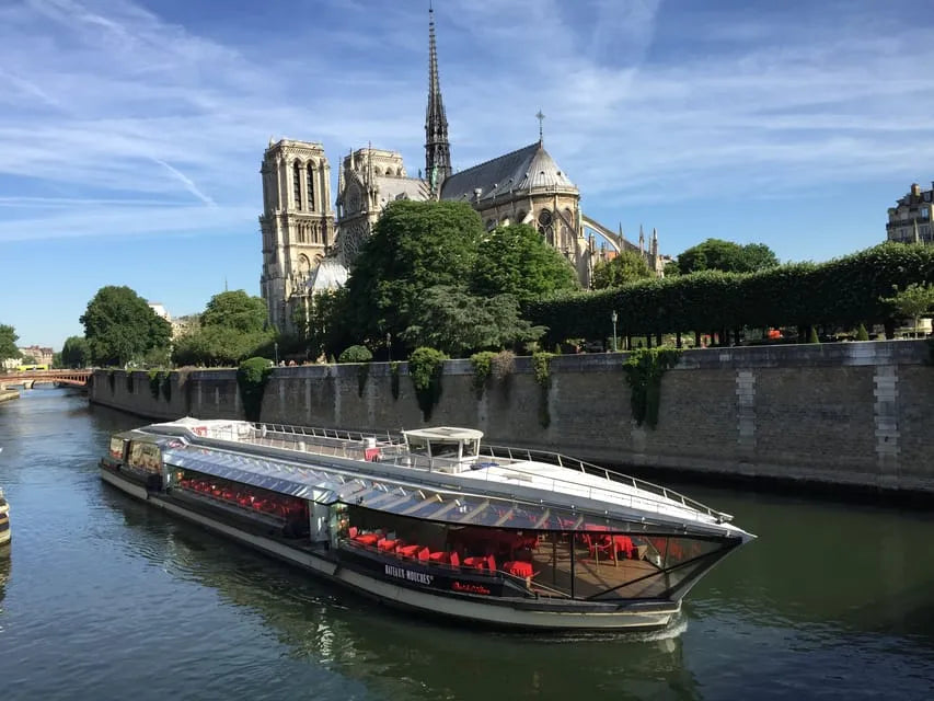 Chuyến du thuyền ăn tối Paris 3 hoặc 4 món (Bateaux Mouches)