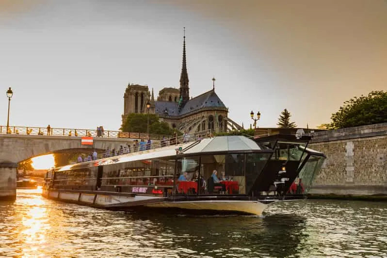 Chuyến du thuyền ăn tối Paris 3 hoặc 4 món (Bateaux Mouches)