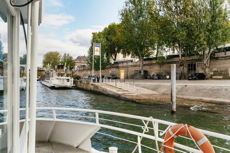 Paris Hop-On/Hop-Off Seine River Cruise (Batobus)