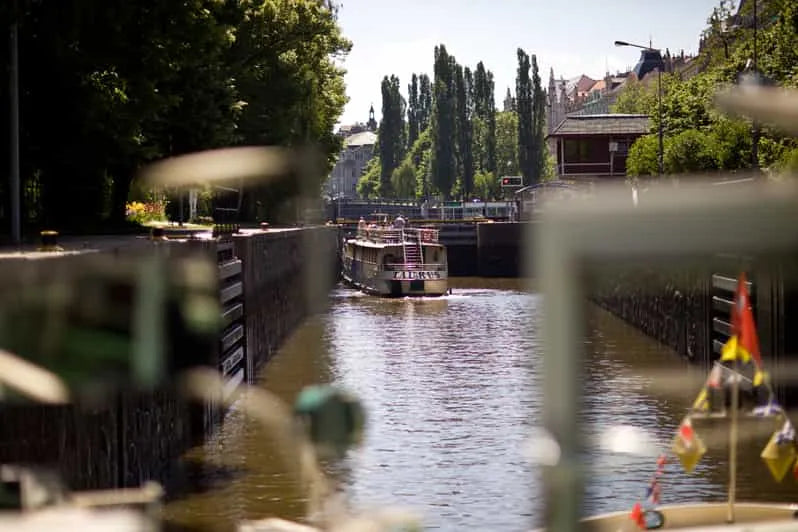 Prague Afternoon Sightseeing Beer Cruise