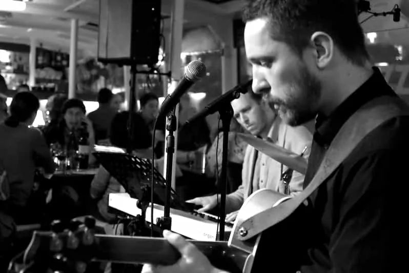 Prágai jazz hajókirándulás élő koncerttel és választható 3 fogásos étkezéssel