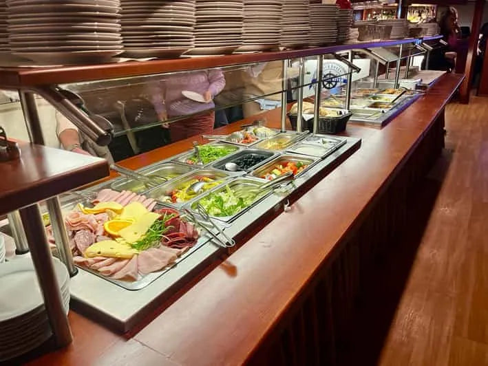 Prágai folyami hajóút büfévacsorával és audioguide-dal