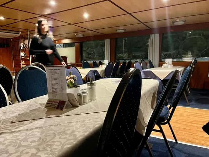 Prágai folyami hajóút büfévacsorával és audioguide-dal