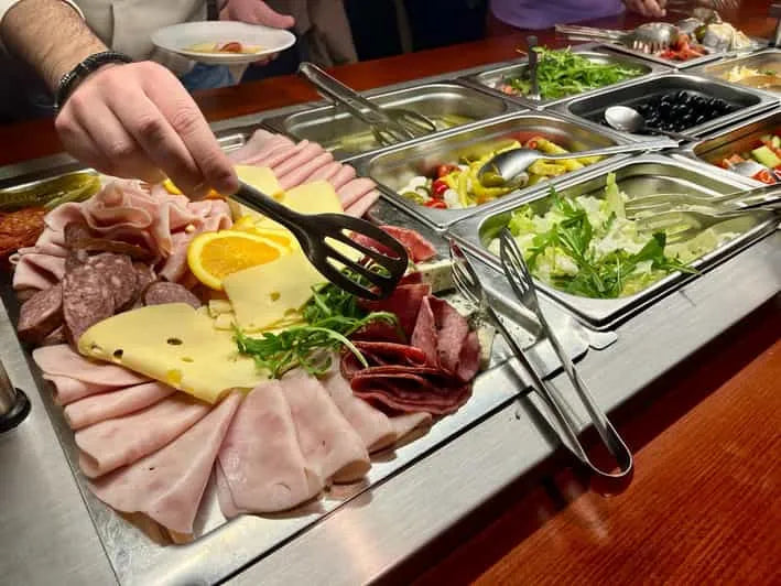 Prágai folyami hajóút büfévacsorával és audioguide-dal