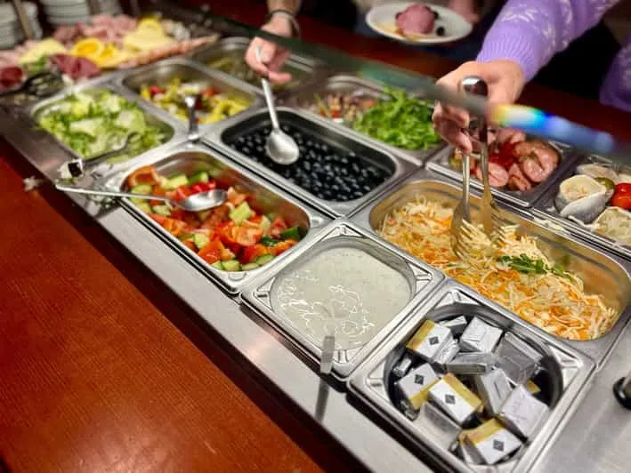 Prágai folyami hajóút büfévacsorával és audioguide-dal