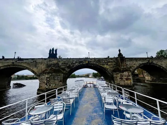 Prágai folyami hajóút büfévacsorával és audioguide-dal