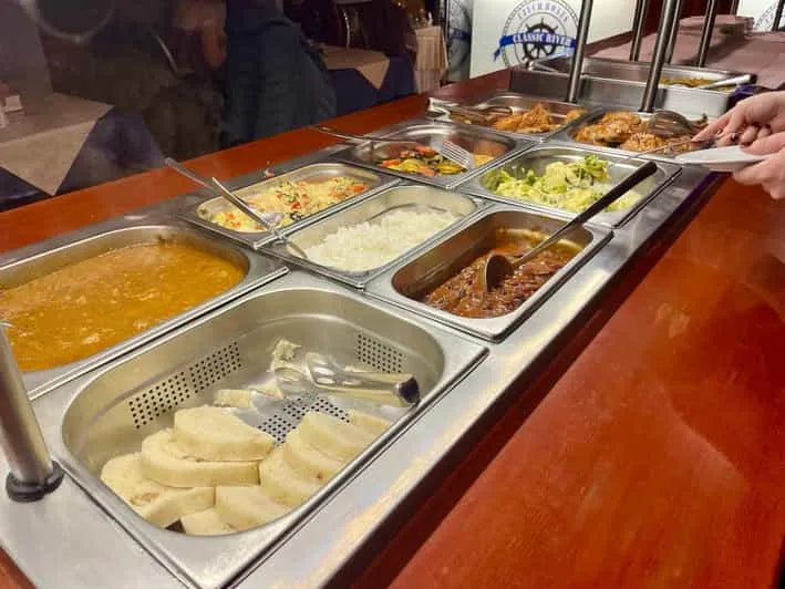 Prágai folyami hajóút büfévacsorával és audioguide-dal