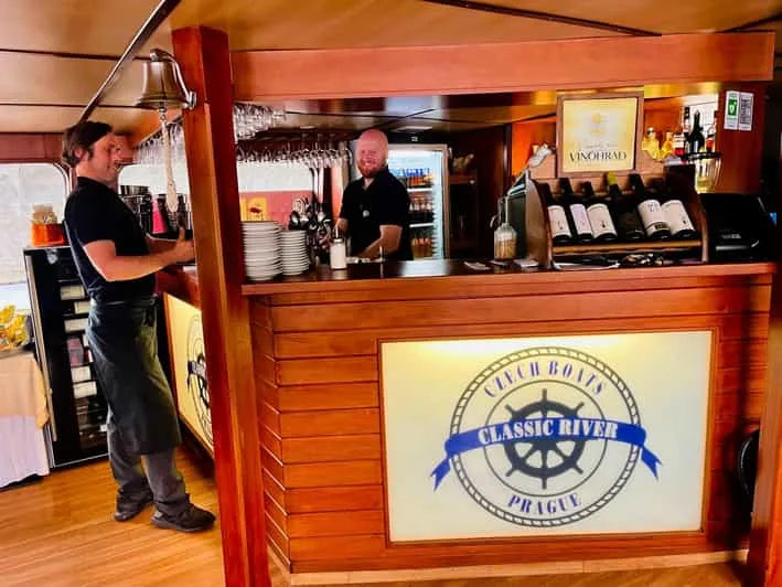 Prágai folyami hajóút büfévacsorával és audioguide-dal