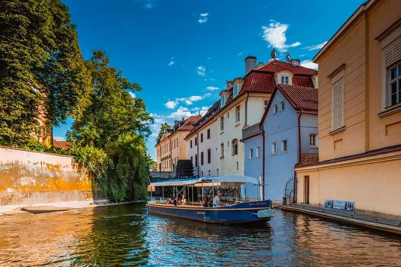 Prága városnéző hajóút az Ördög-csatornához
