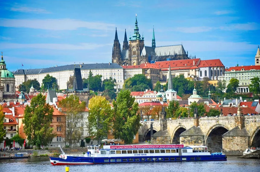Prága Vltava folyami hajóút panorámás kilátással