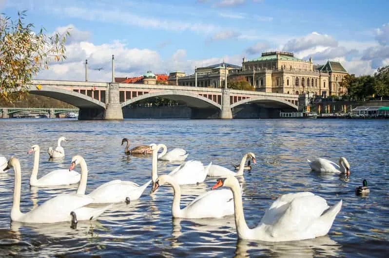 Prága Vltava folyami hajóút panorámás kilátással