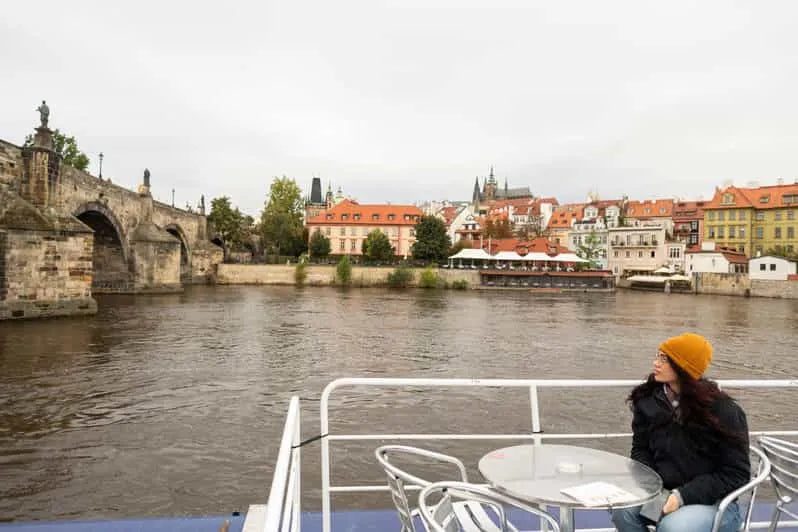 Prága Vltava folyami hajóút panorámás kilátással