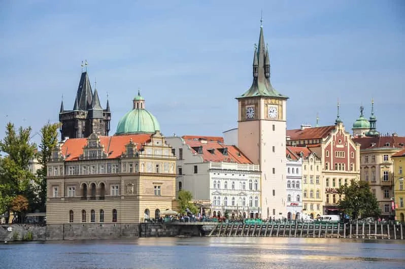 Prága Vltava folyami hajóút panorámás kilátással